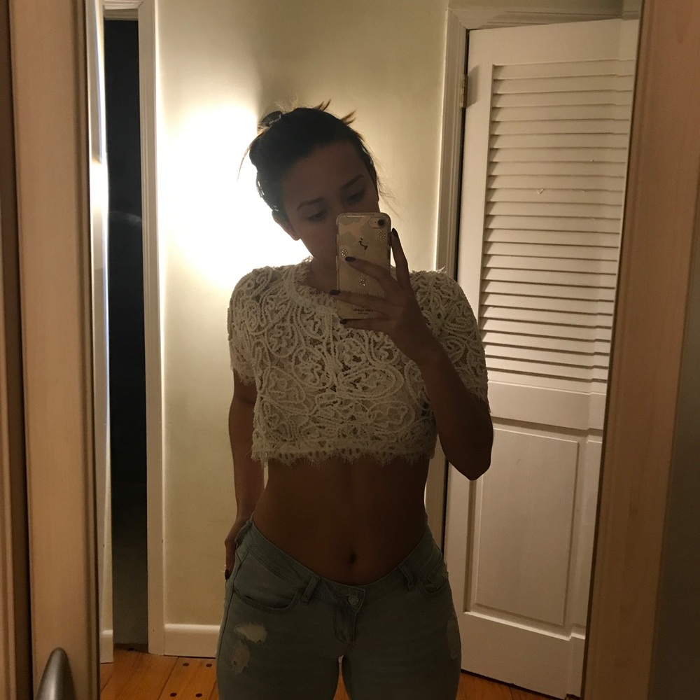White crotchet crop top!